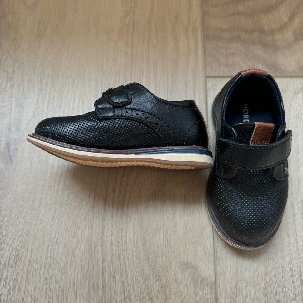 Size 5 toddler dress shoes. Nordstrom brand, worn once.